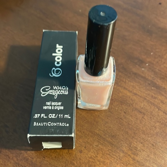 NIB Who’s Gorgeous - Picture 1 of 2